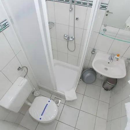 Casa de hóspedes Alesa 3*
